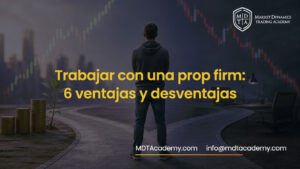 Trader evaluando las ventajas y riesgos de trabajar con una prop firm antes de operar con una cuenta financiada.